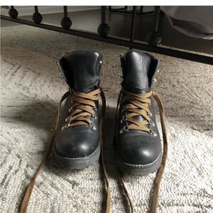 Cougar Black Ankle Boots with Tan Laces
